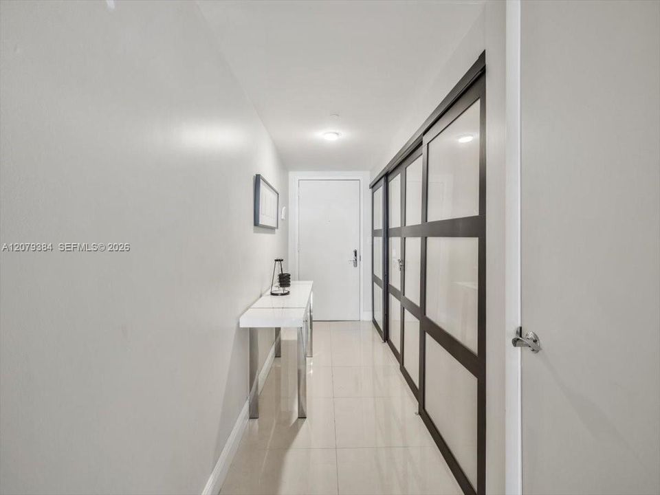 В аренду: $4,200 (1 спален, 1 ванн, 844 Квадратных фут)