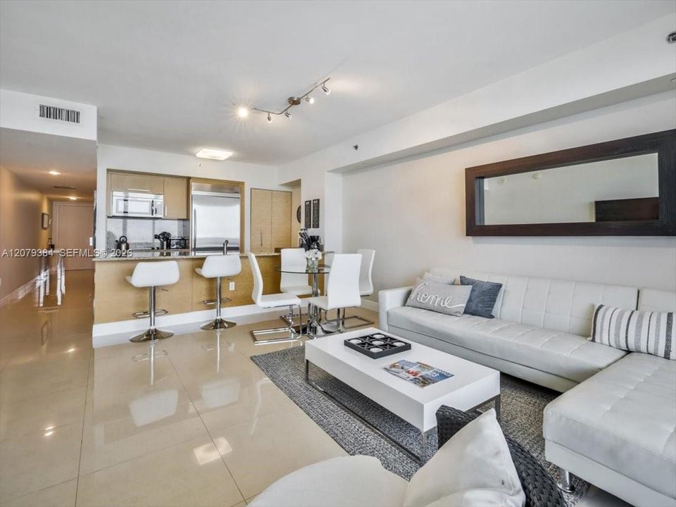 В аренду: $4,200 (1 спален, 1 ванн, 844 Квадратных фут)