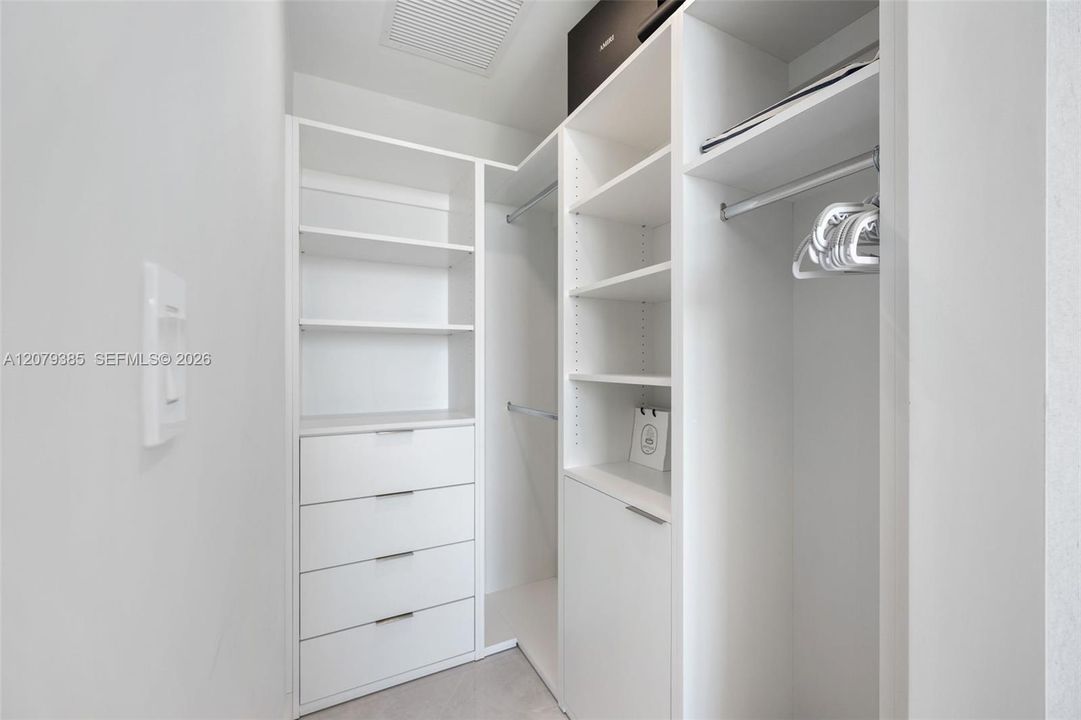 En Venta: $1,599,000 (2 camas, 2 baños, 845 Pies cuadrados)