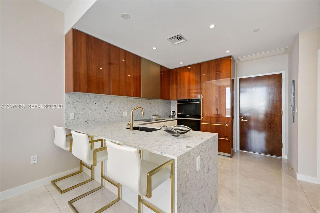 En Venta: $1,599,000 (2 camas, 2 baños, 845 Pies cuadrados)