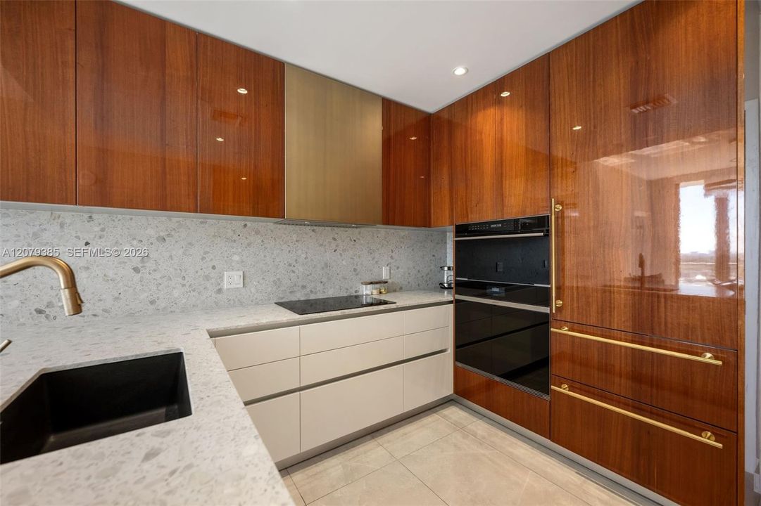 En Venta: $1,599,000 (2 camas, 2 baños, 845 Pies cuadrados)