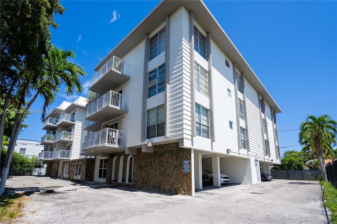 For Rent: $2,150 (1 beds, 1 baths, 780 Square Feet)