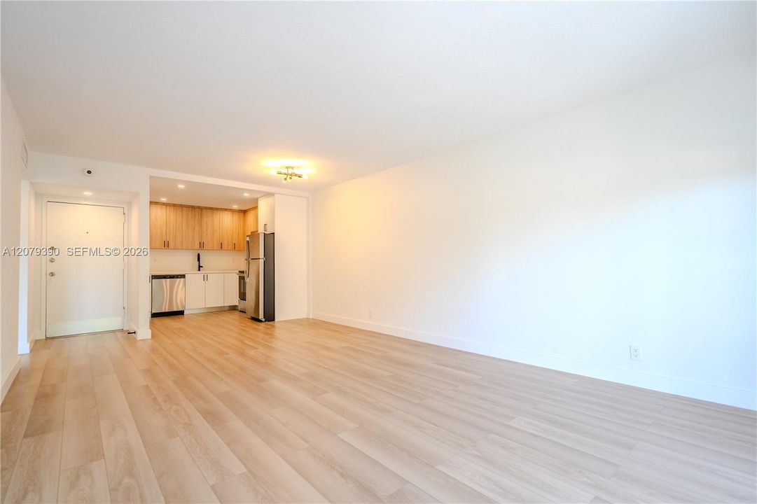 For Rent: $2,150 (1 beds, 1 baths, 780 Square Feet)