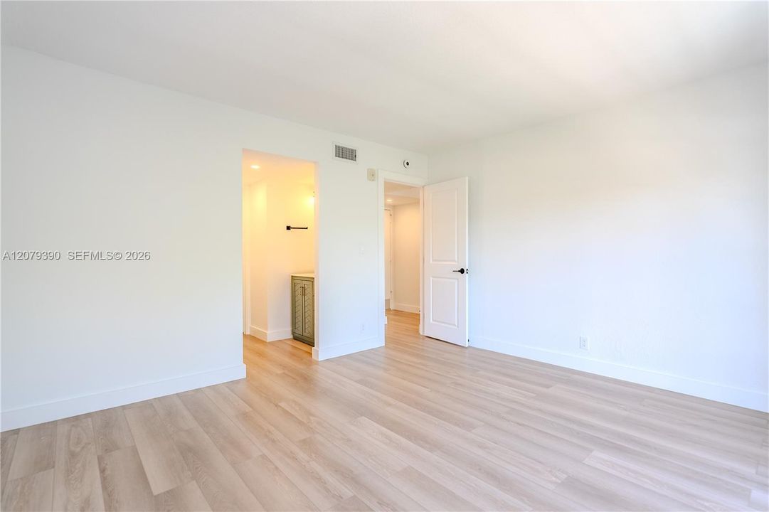 For Rent: $2,150 (1 beds, 1 baths, 780 Square Feet)