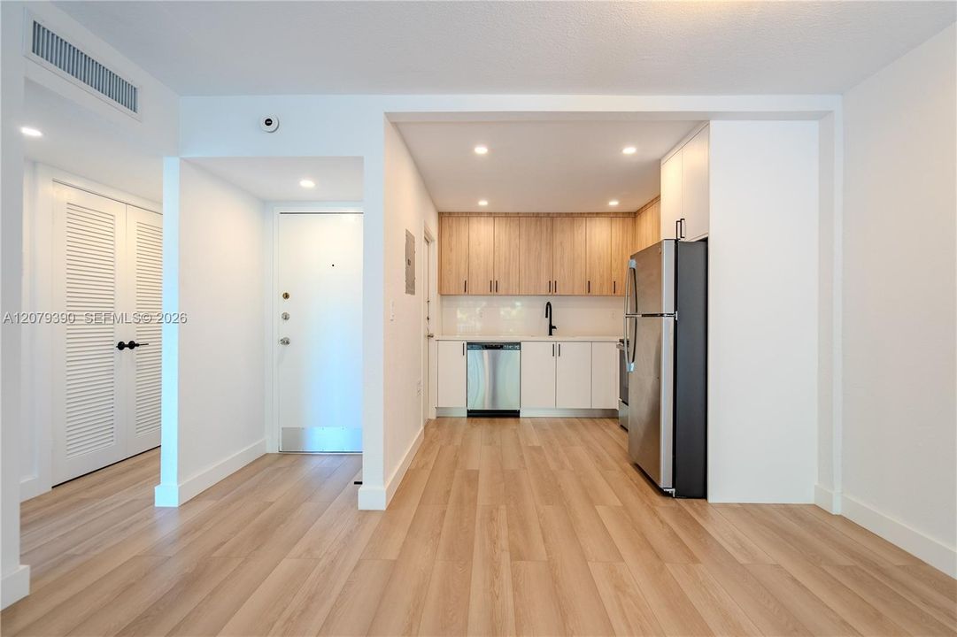 For Rent: $2,150 (1 beds, 1 baths, 780 Square Feet)