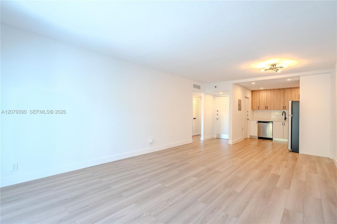 For Rent: $2,150 (1 beds, 1 baths, 780 Square Feet)