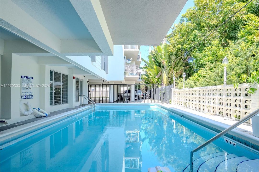 For Rent: $2,150 (1 beds, 1 baths, 780 Square Feet)