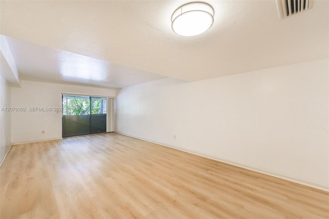 For Rent: $2,900 (2 beds, 2 baths, 954 Square Feet)