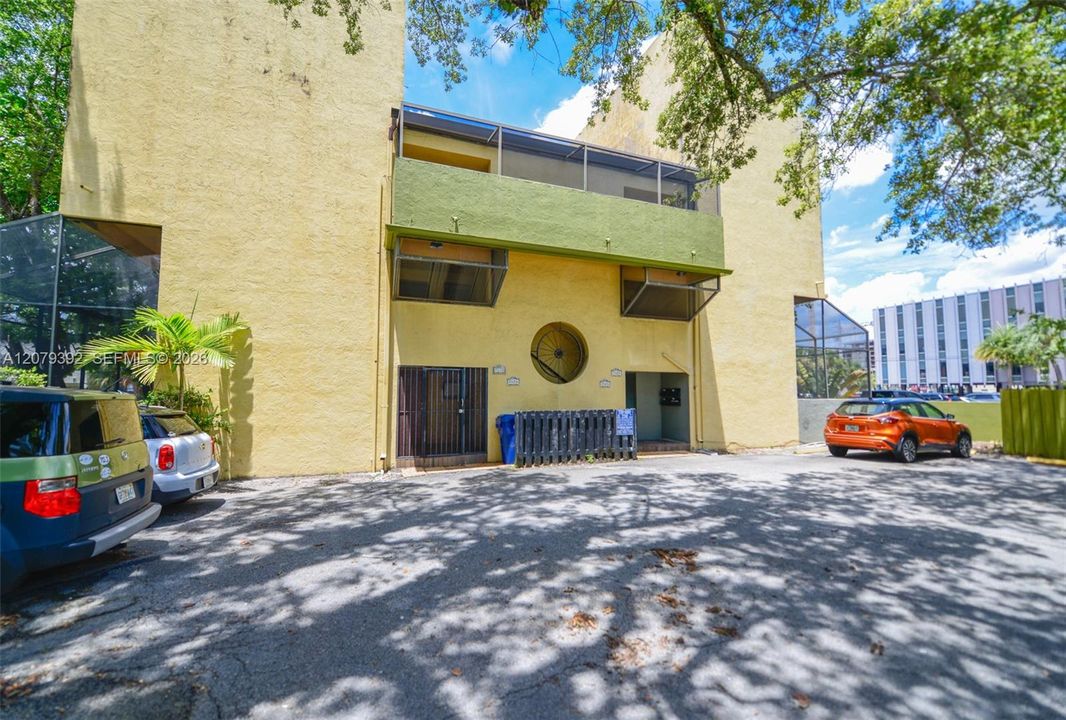For Rent: $2,900 (2 beds, 2 baths, 954 Square Feet)