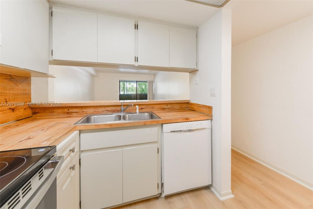 For Rent: $2,900 (2 beds, 2 baths, 954 Square Feet)