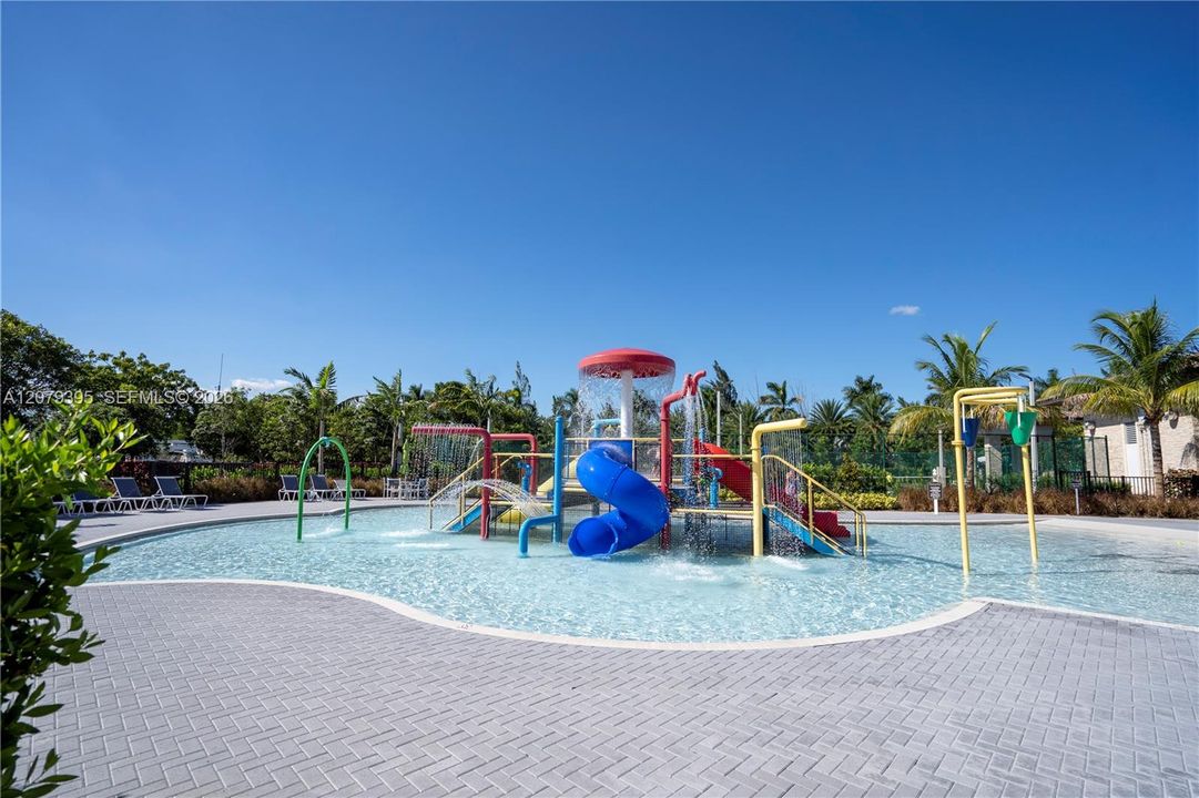 For Rent: $3,000 (2 beds, 2 baths, 1135 Square Feet)