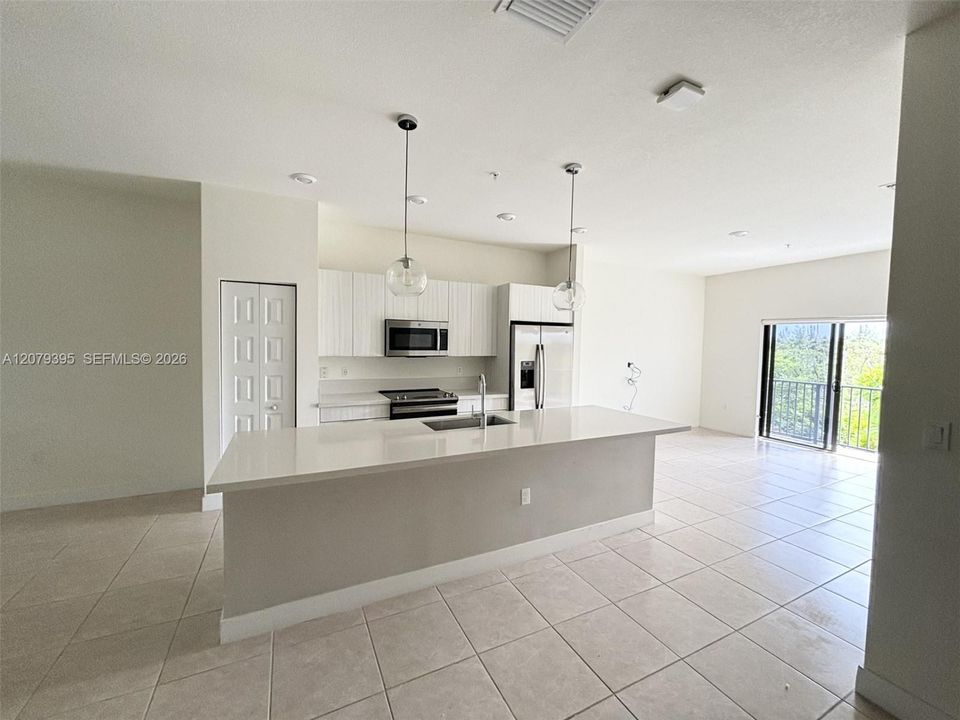 For Rent: $3,000 (2 beds, 2 baths, 1135 Square Feet)