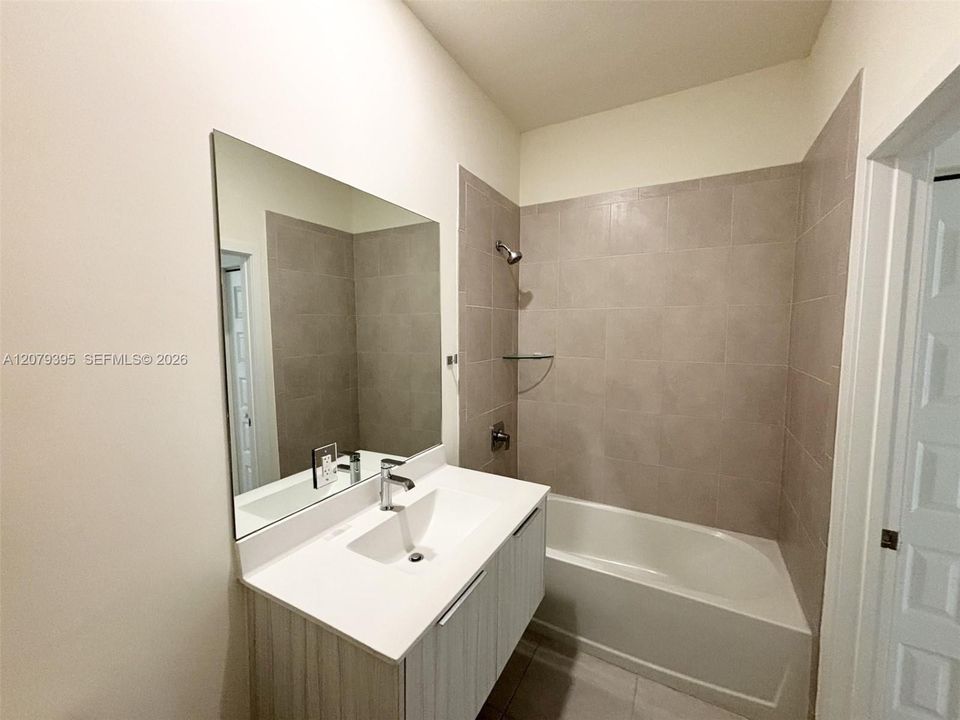 For Rent: $3,000 (2 beds, 2 baths, 1135 Square Feet)