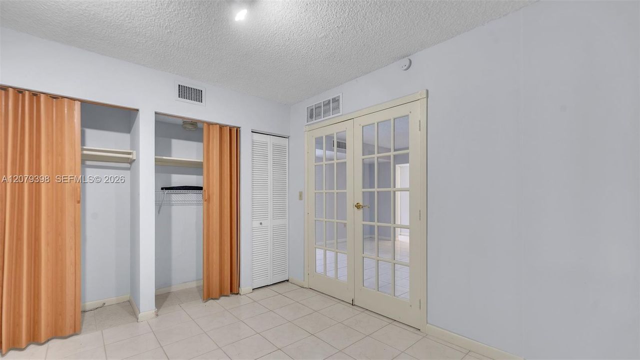 На продажу: $279,900 (3 спален, 2 ванн, 1040 Квадратных фут)
