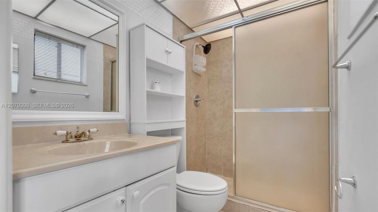 На продажу: $279,900 (3 спален, 2 ванн, 1040 Квадратных фут)