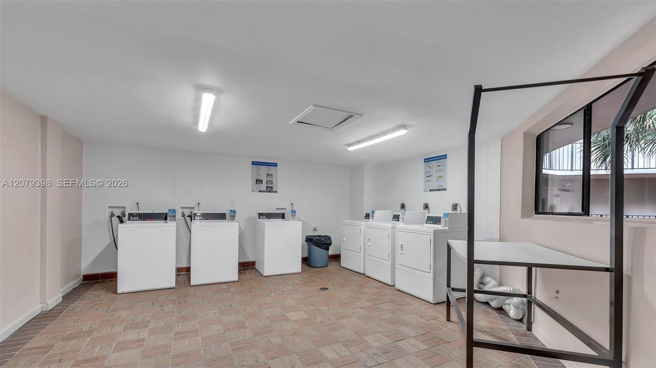 На продажу: $279,900 (3 спален, 2 ванн, 1040 Квадратных фут)