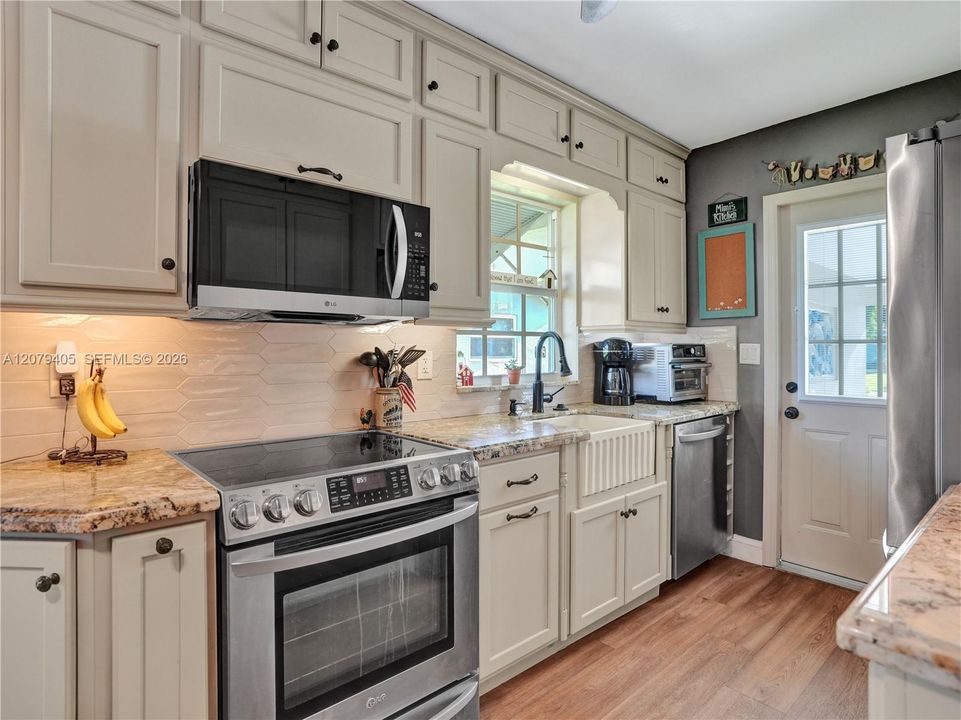 For Sale: $439,900 (3 beds, 1 baths, 1092 Square Feet)