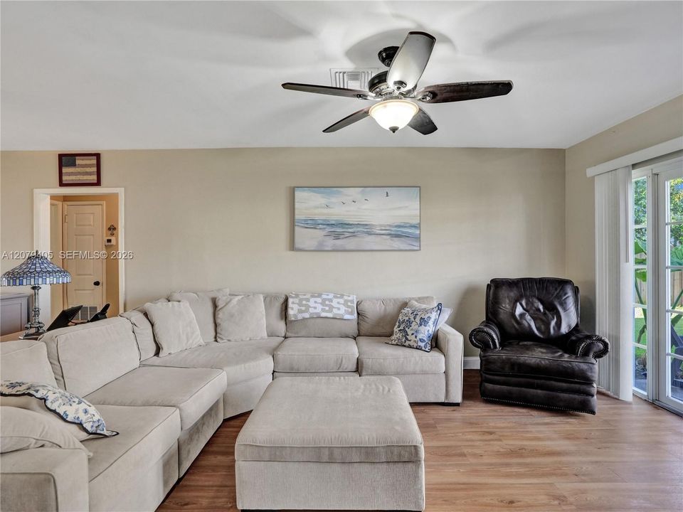 For Sale: $439,900 (3 beds, 1 baths, 1092 Square Feet)