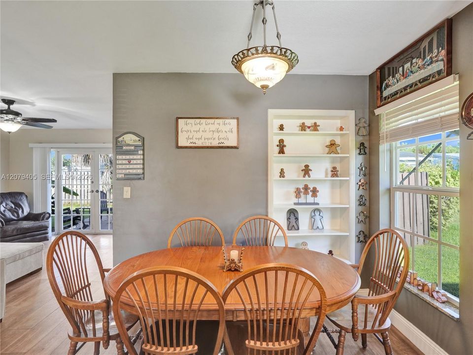 For Sale: $439,900 (3 beds, 1 baths, 1092 Square Feet)