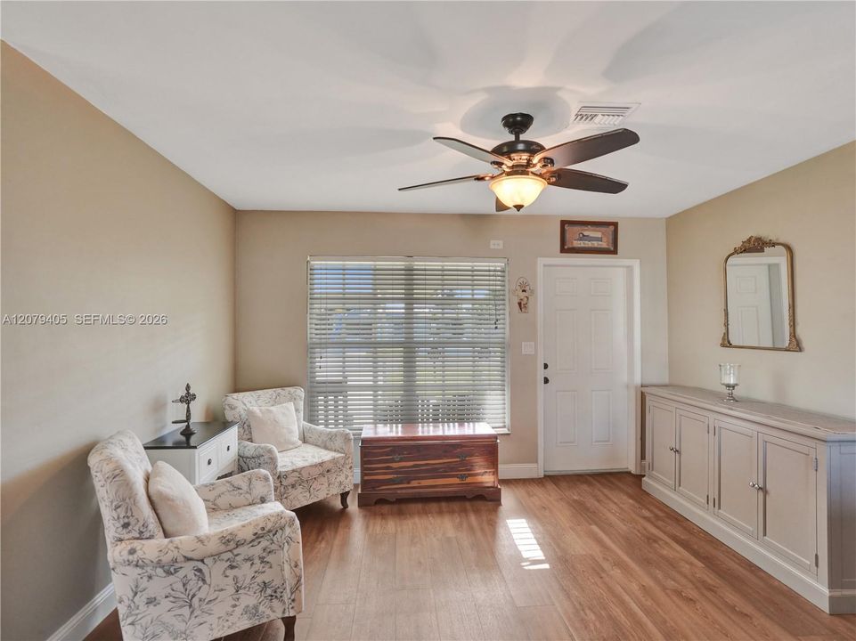 For Sale: $439,900 (3 beds, 1 baths, 1092 Square Feet)