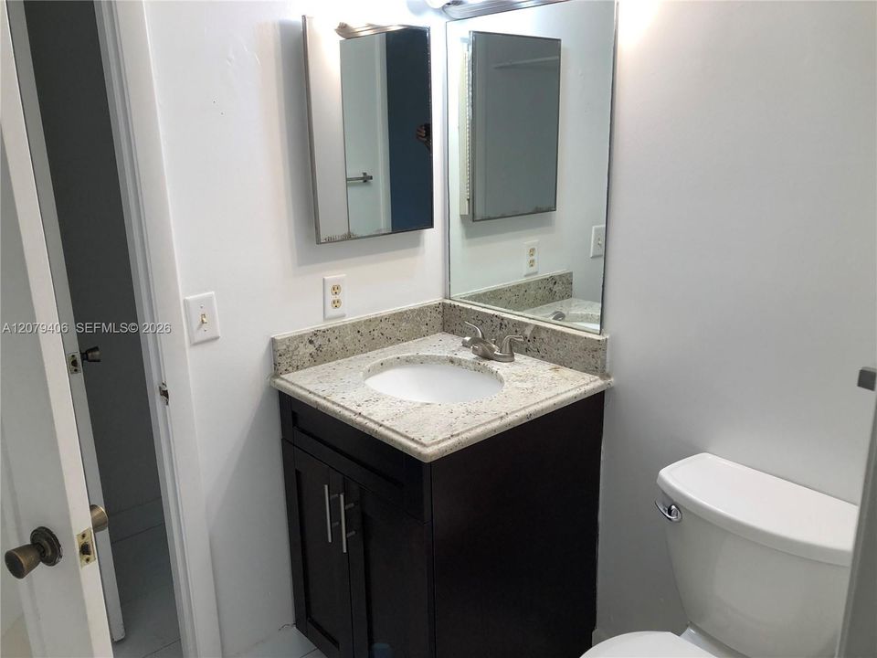 For Rent: $2,000 (2 beds, 1 baths, 863 Square Feet)