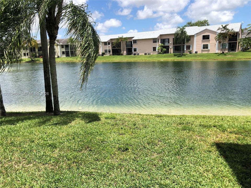 For Rent: $2,000 (2 beds, 1 baths, 863 Square Feet)