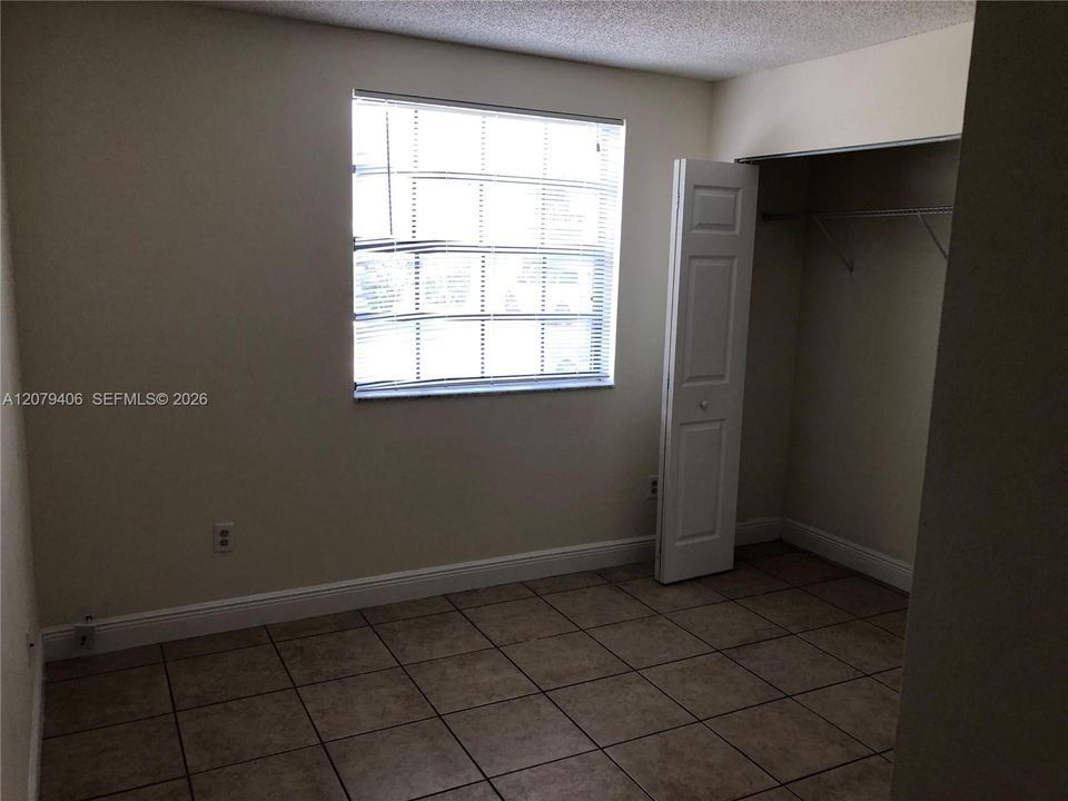 For Rent: $2,000 (2 beds, 1 baths, 863 Square Feet)