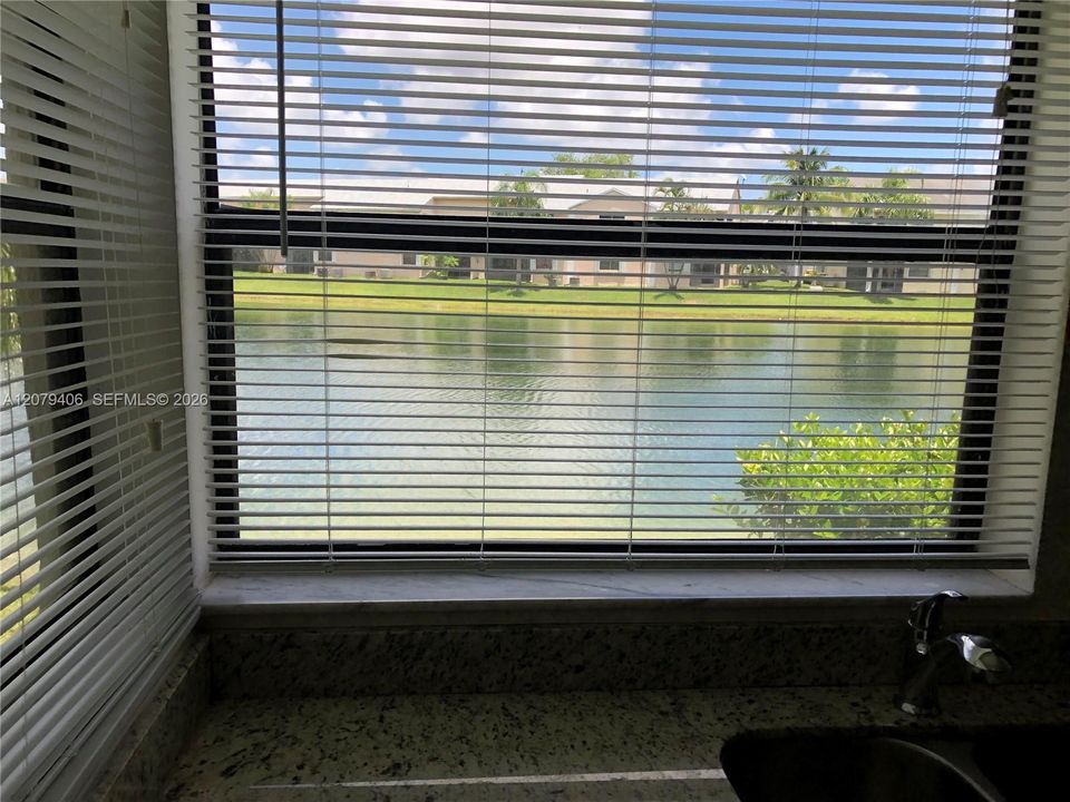 For Rent: $2,000 (2 beds, 1 baths, 863 Square Feet)