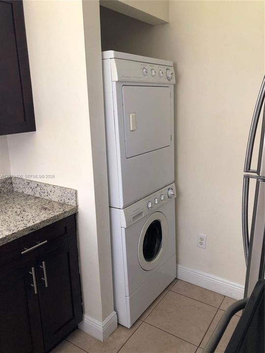 For Rent: $2,000 (2 beds, 1 baths, 863 Square Feet)