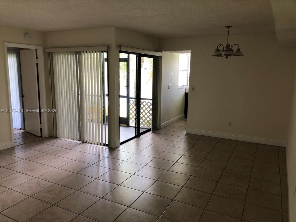 For Rent: $2,000 (2 beds, 1 baths, 863 Square Feet)