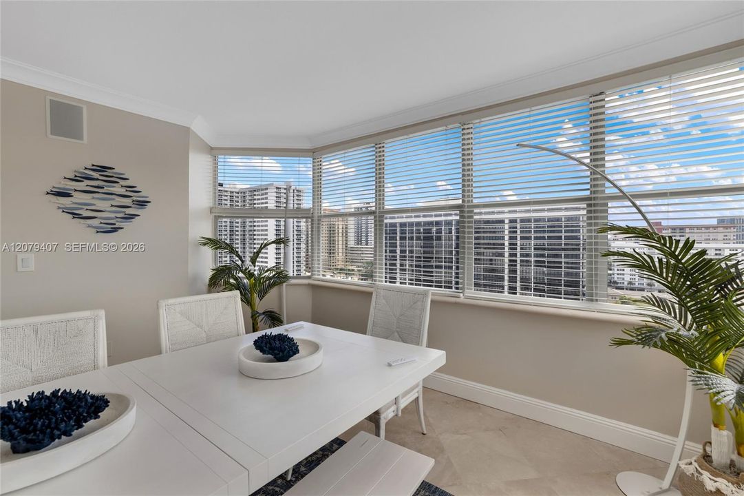 En Venta: $699,000 (3 camas, 2 baños, 1780 Pies cuadrados)