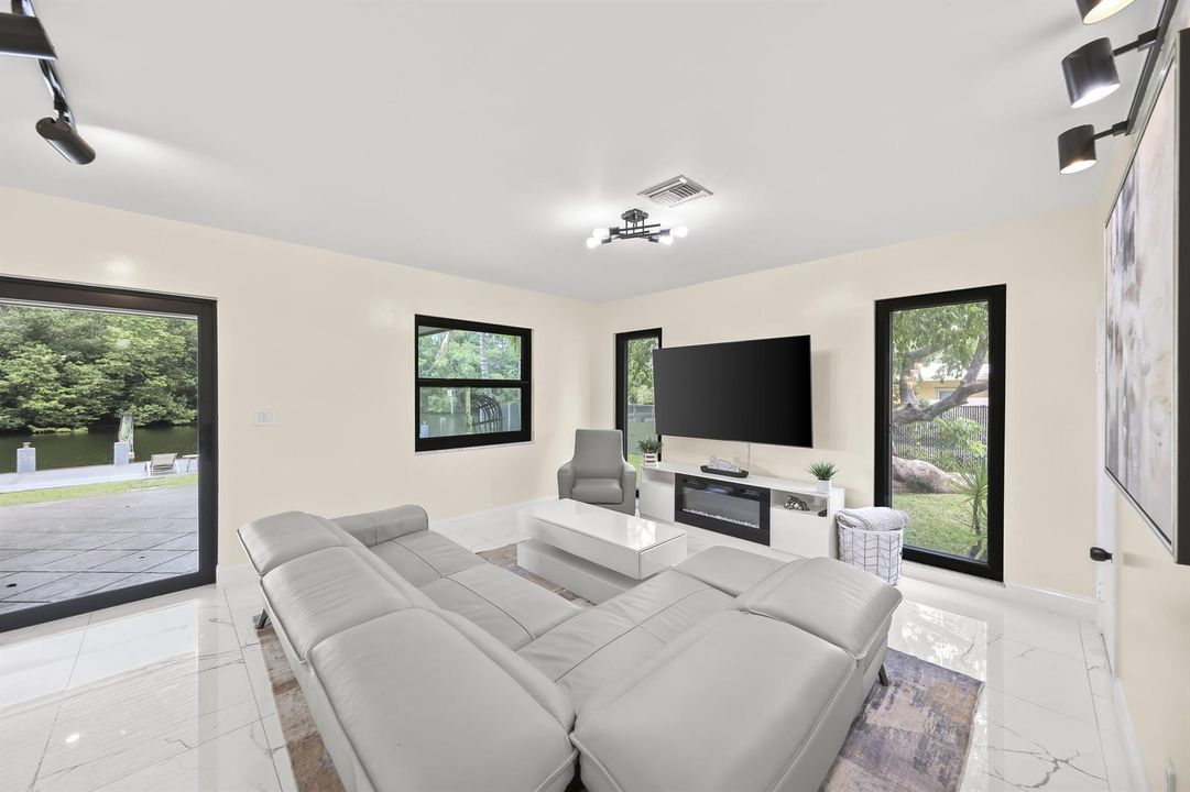 4406 SW 35th Ave - 11.jpg-FULL