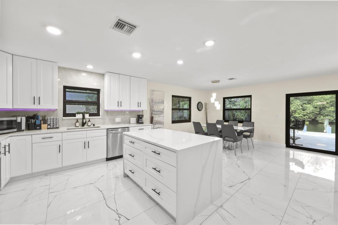 4406 SW 35th Ave - 15.jpg-FULL