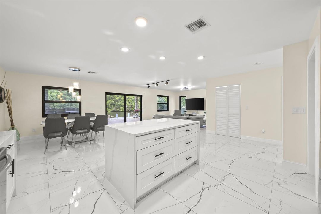 4406 SW 35th Ave - 20.jpg-FULL