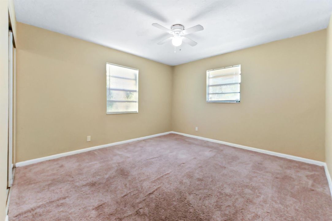 12 Bed Room 01