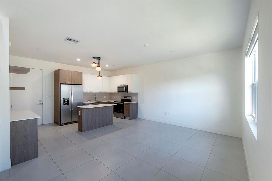 4 Living Room & Kitchen