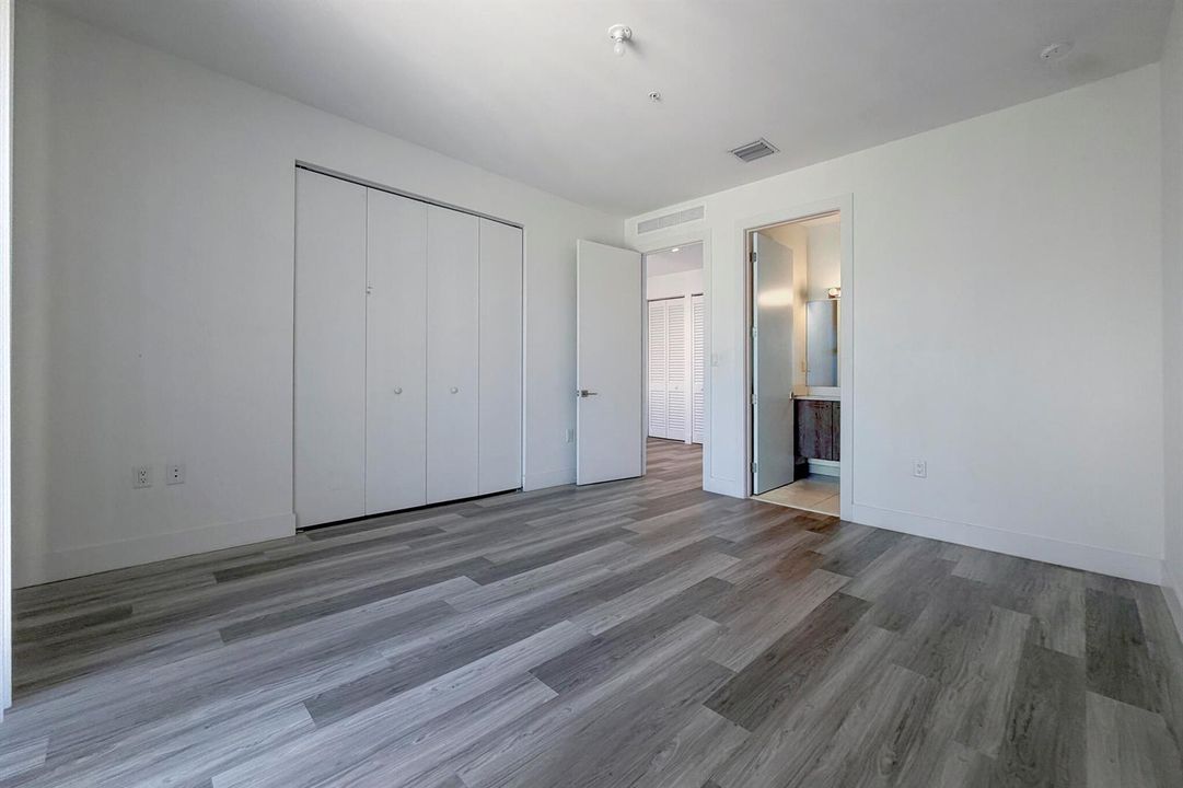 18 Bed 2 with Ensuite Bath