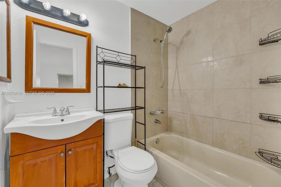 В аренду: $2,600 (3 спален, 2 ванн, 1170 Квадратных фут)