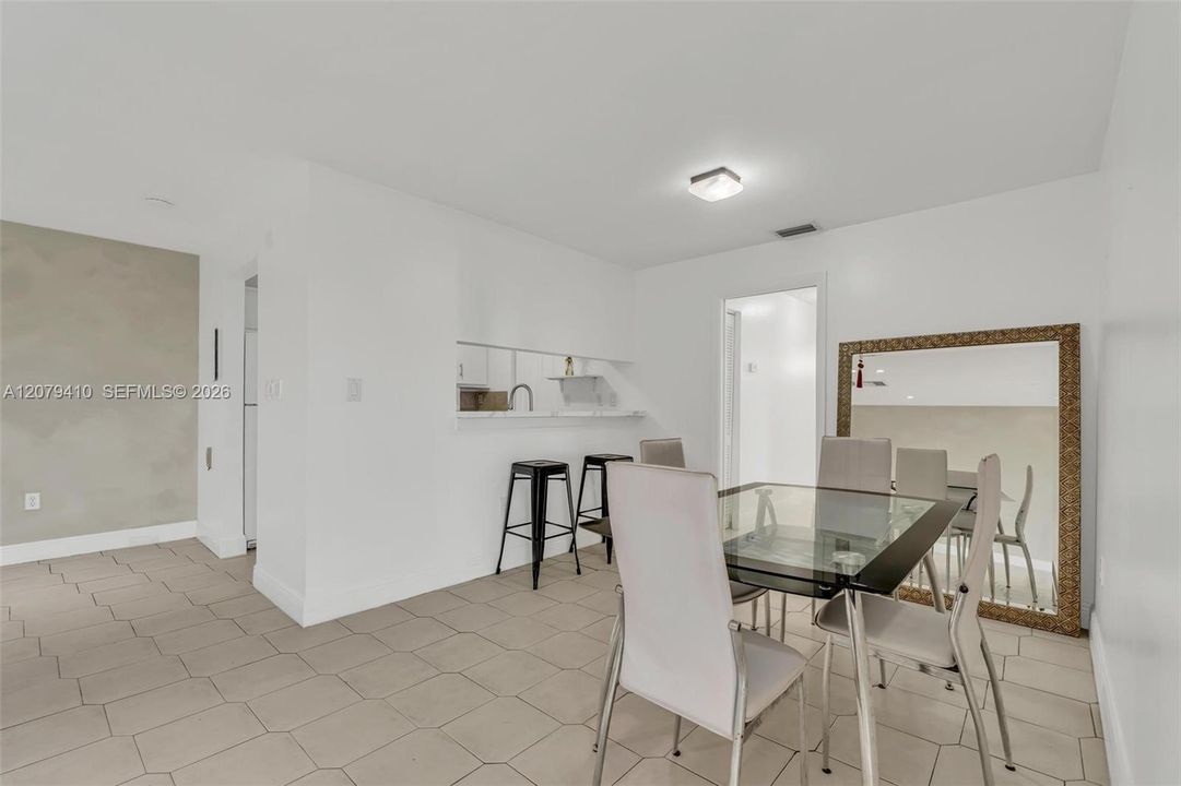В аренду: $2,600 (3 спален, 2 ванн, 1170 Квадратных фут)