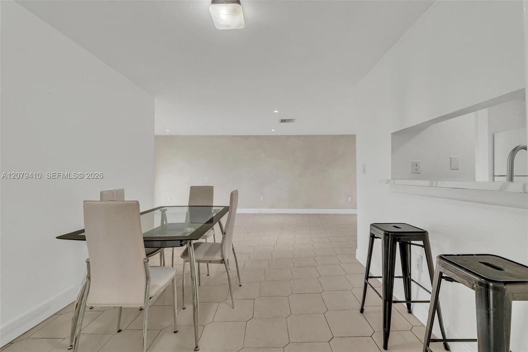 В аренду: $2,600 (3 спален, 2 ванн, 1170 Квадратных фут)