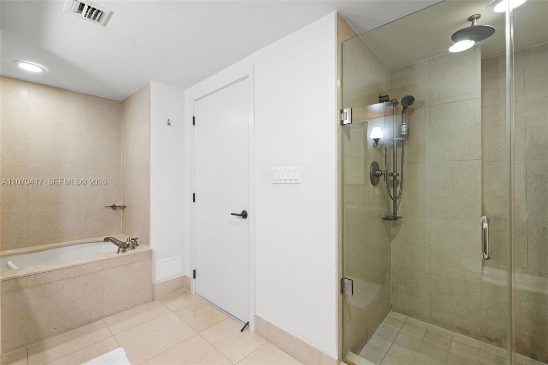 For Sale: $535,000 (1 beds, 1 baths, 873 Square Feet)