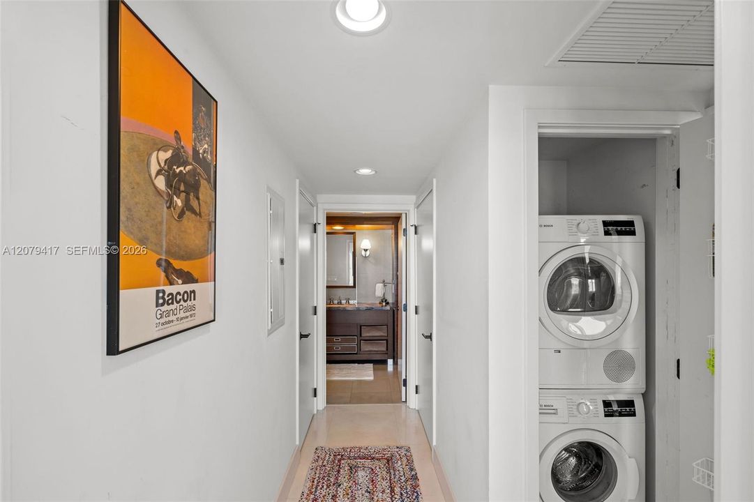 For Sale: $535,000 (1 beds, 1 baths, 873 Square Feet)