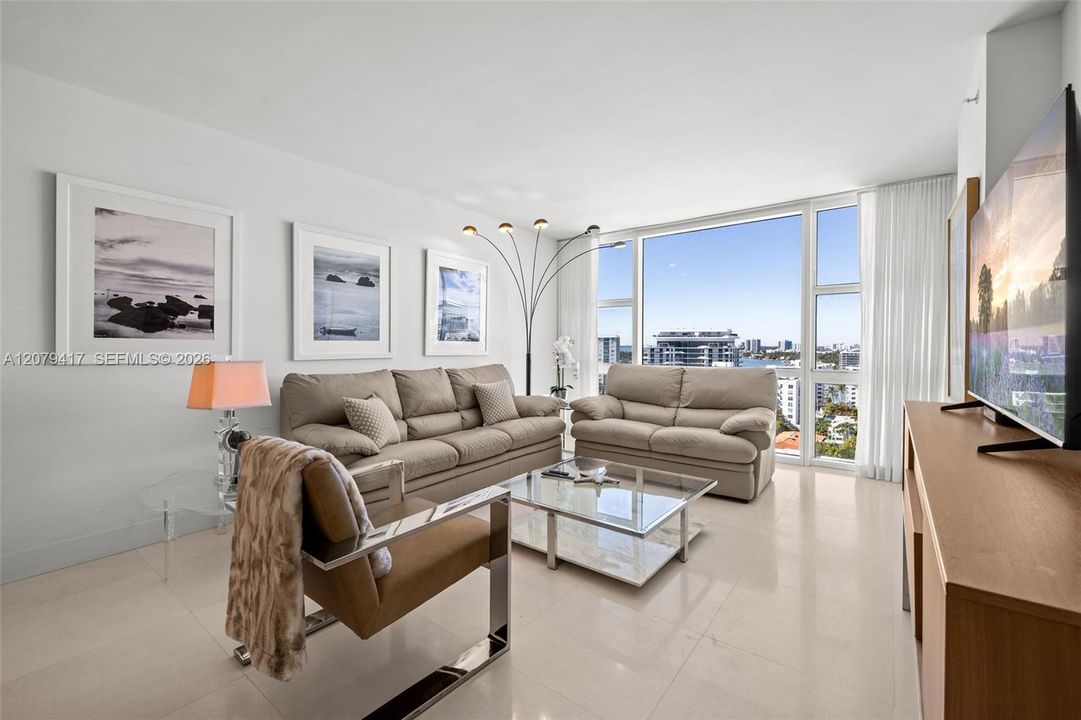For Sale: $535,000 (1 beds, 1 baths, 873 Square Feet)