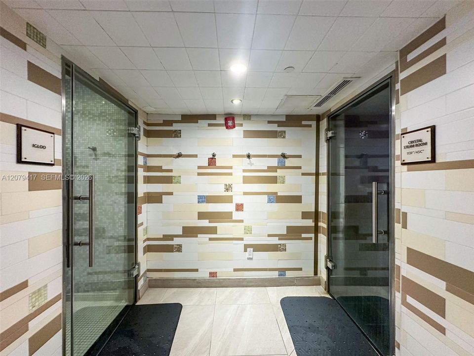 For Sale: $535,000 (1 beds, 1 baths, 873 Square Feet)