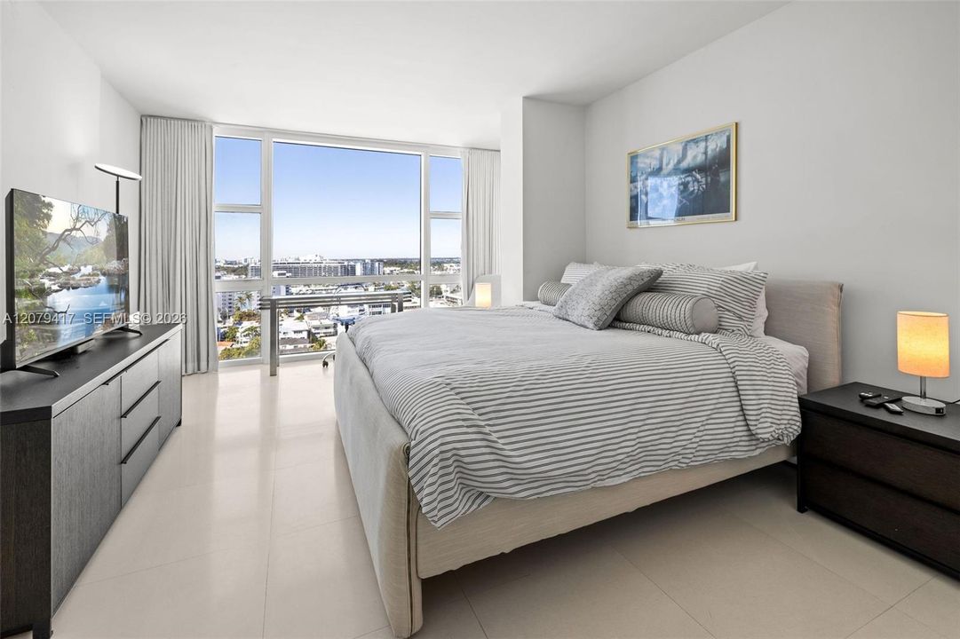 For Sale: $535,000 (1 beds, 1 baths, 873 Square Feet)