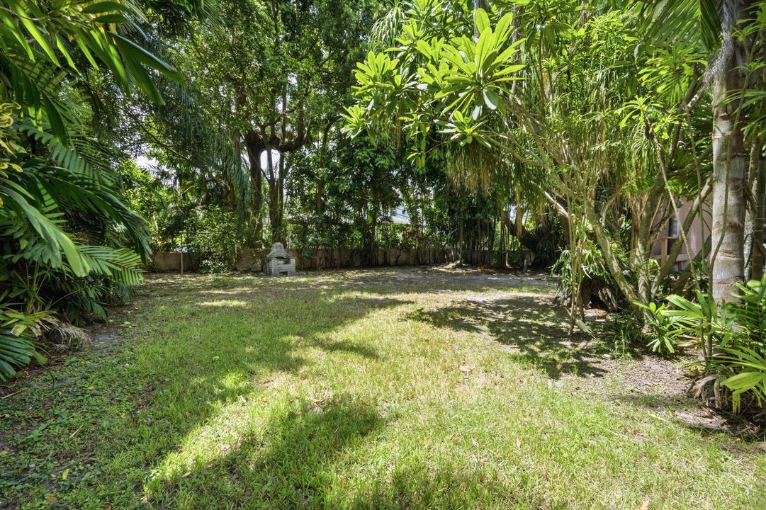 22. Backyard DSC_5522