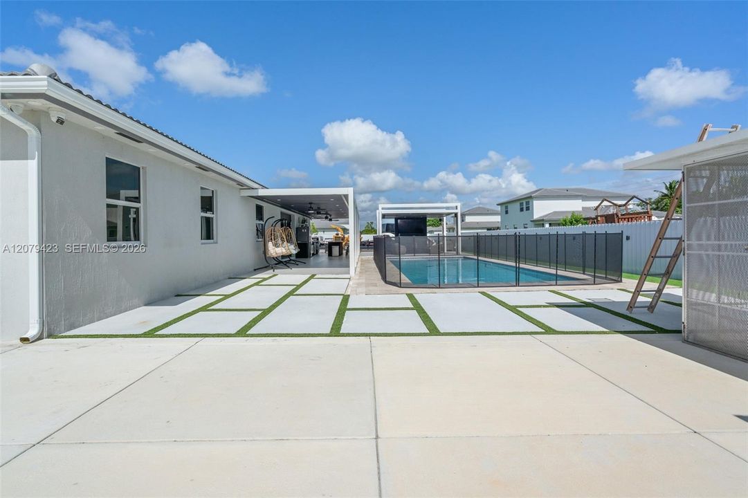 For Sale: $1,375,000 (5 beds, 4 baths, 2838 Square Feet)