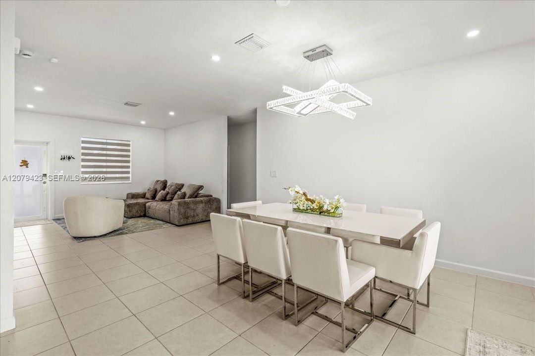 For Sale: $1,375,000 (5 beds, 4 baths, 2838 Square Feet)
