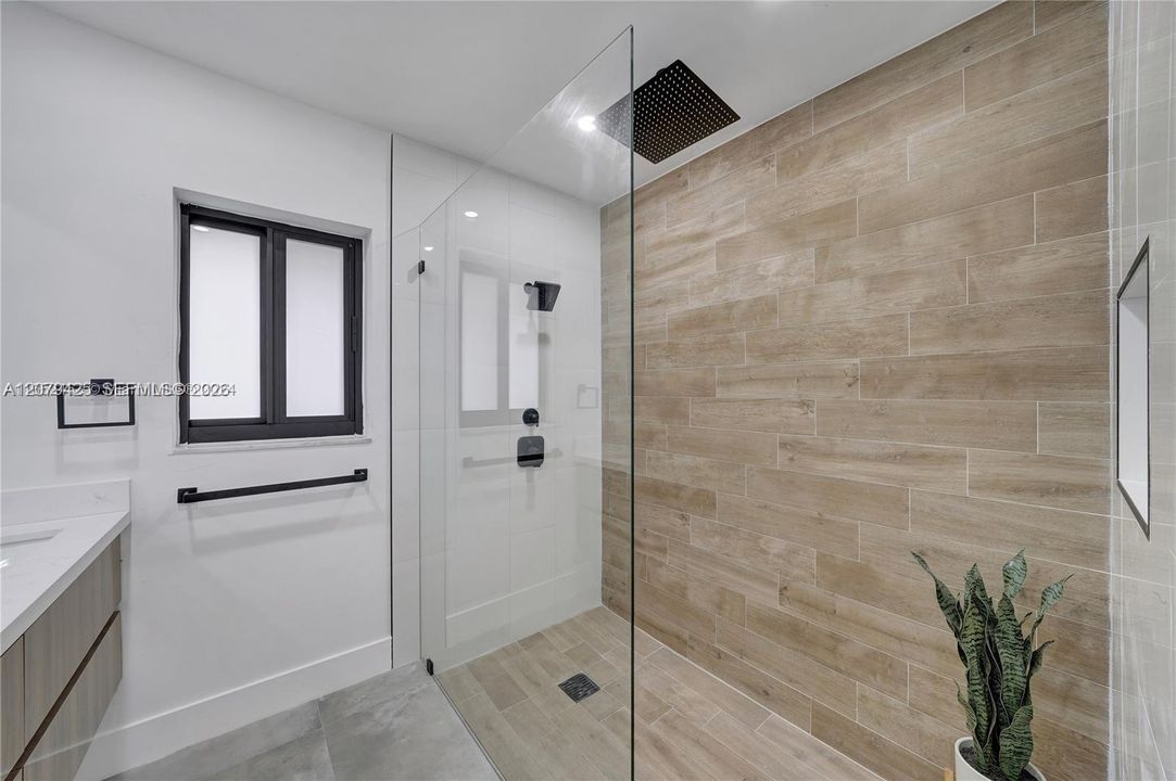 En Renta: $6,500 (0 camas, 2 baños, 2026 Pies cuadrados)