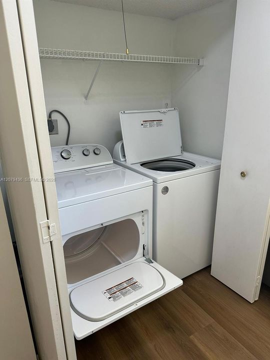 На продажу: $220,000 (2 спален, 2 ванн, 1040 Квадратных фут)